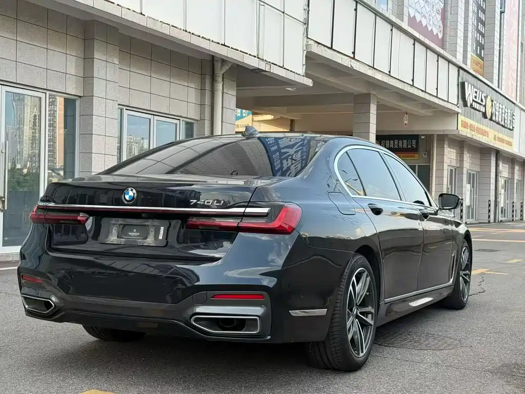 BMW 7 Series — миниатюра 9