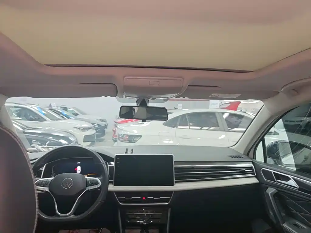 Volkswagen Tiguan L — миниатюра 18