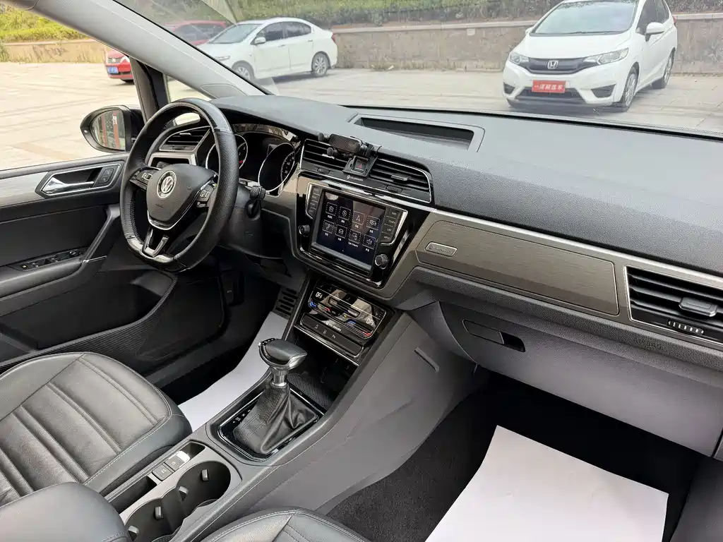 Volkswagen Touran — миниатюра 6