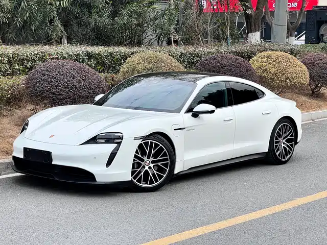 PORSCHE TAYCAN 2021