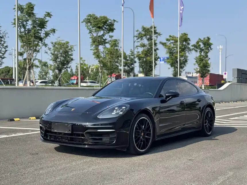 Porsche Panamera 2021