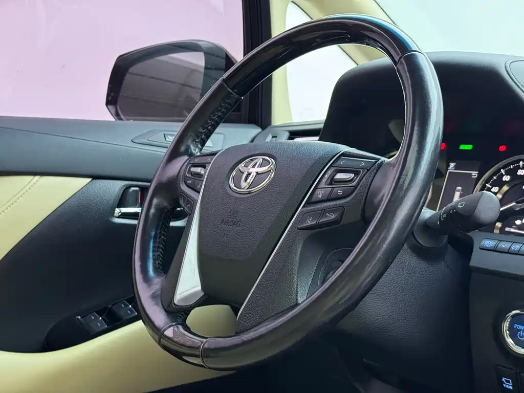 Toyota Vellfire — миниатюра 12