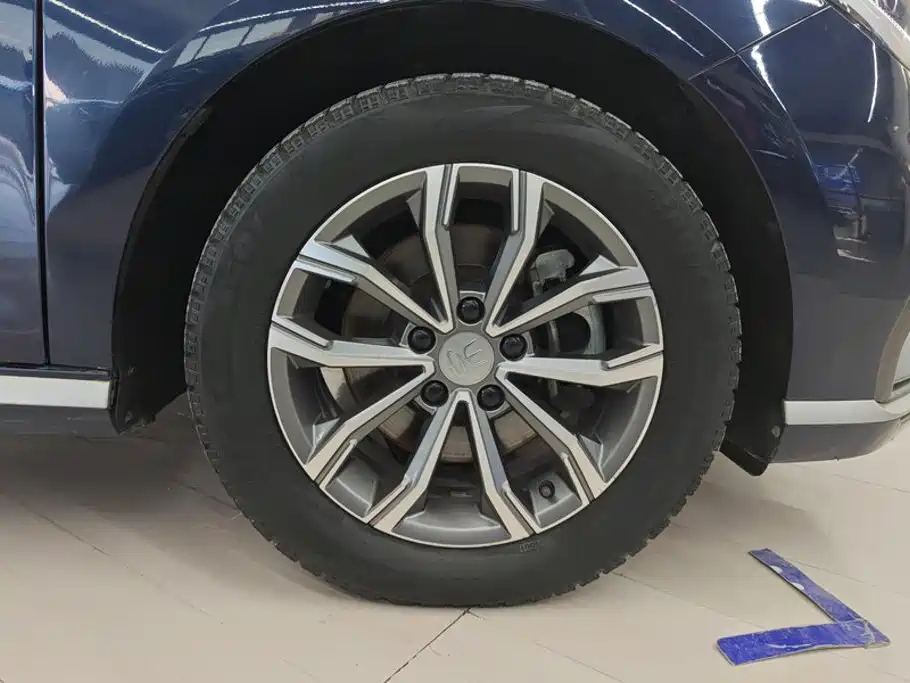 BYD MAX — миниатюра 6