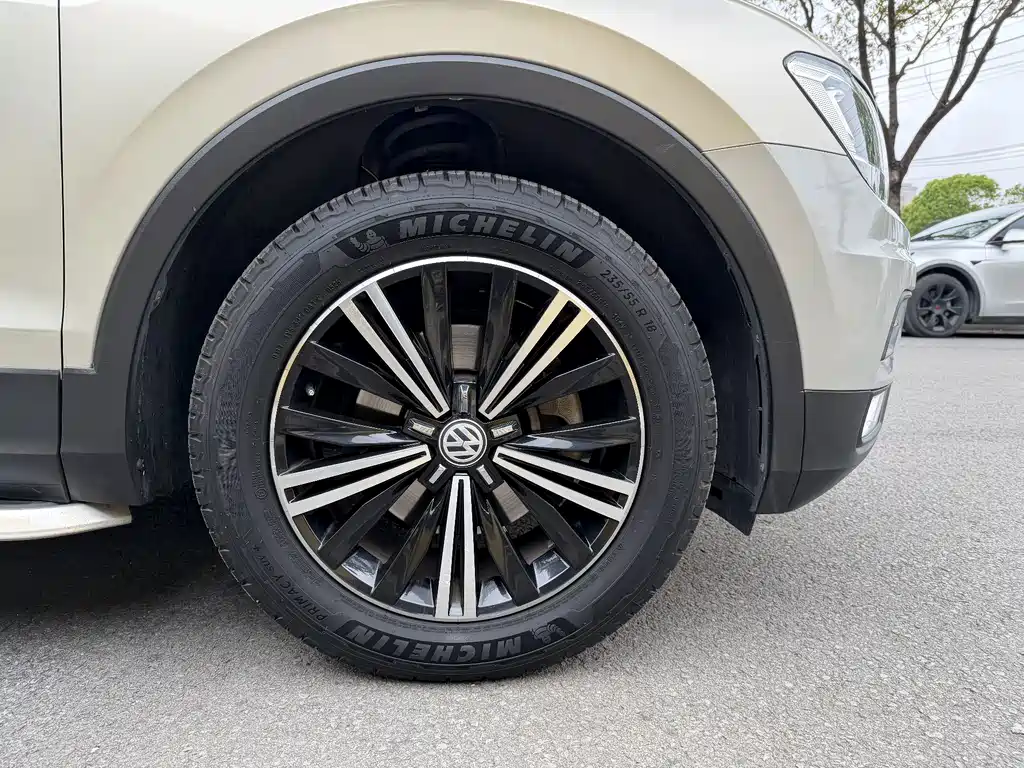 Volkswagen Tiguan L — миниатюра 12