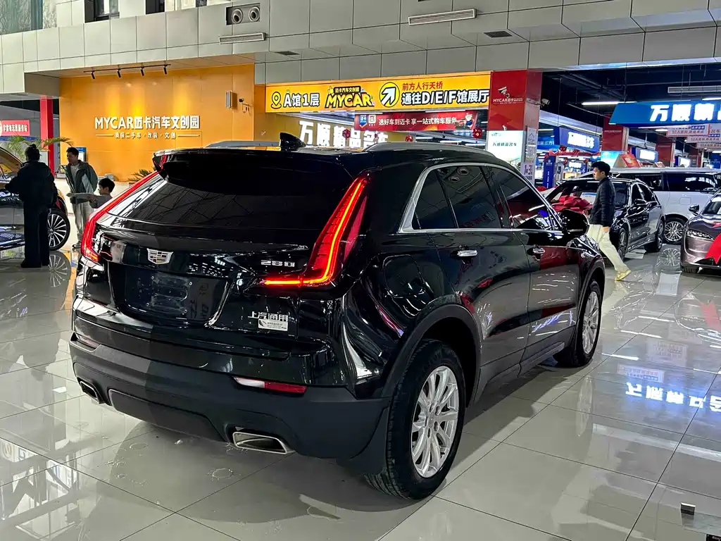 CADILLAC XT4