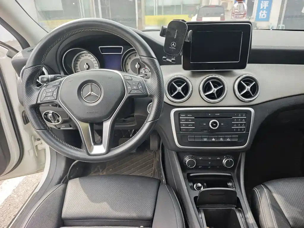 Mercedes-Benz GLA — миниатюра 8
