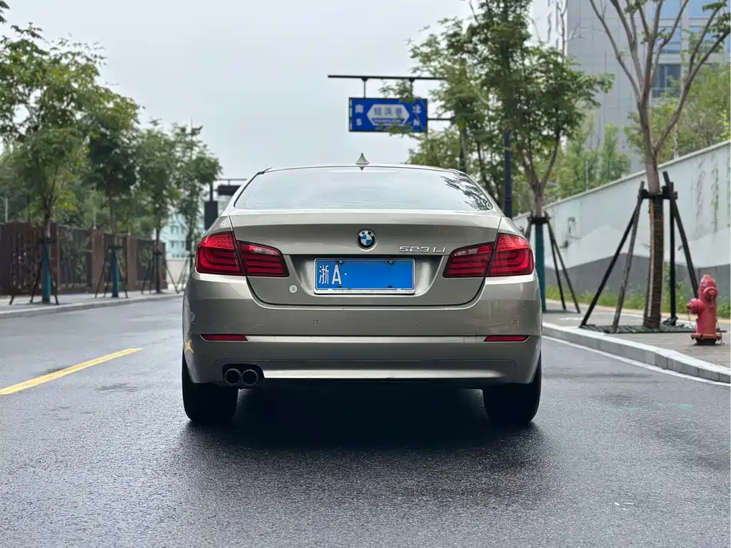 BMW 5 Series — миниатюра 4