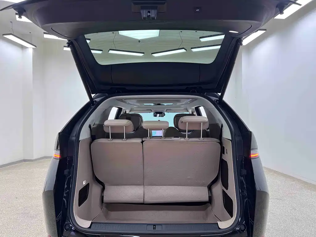 XPeng X9 — миниатюра 18