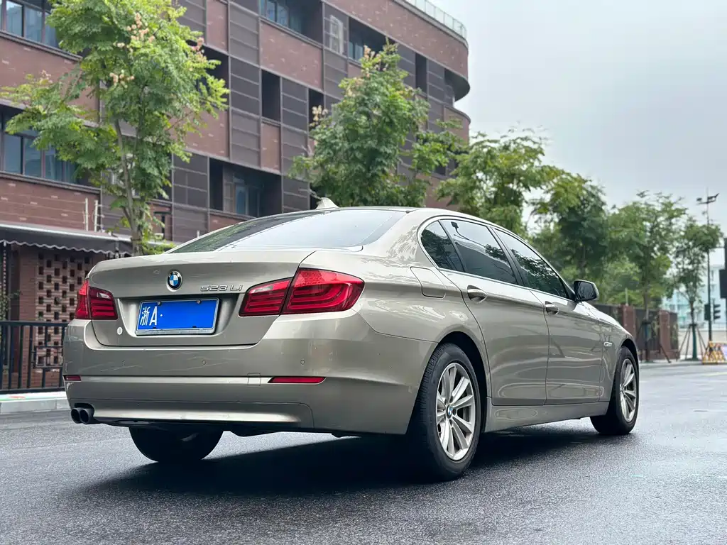 BMW 5 Series — миниатюра 2