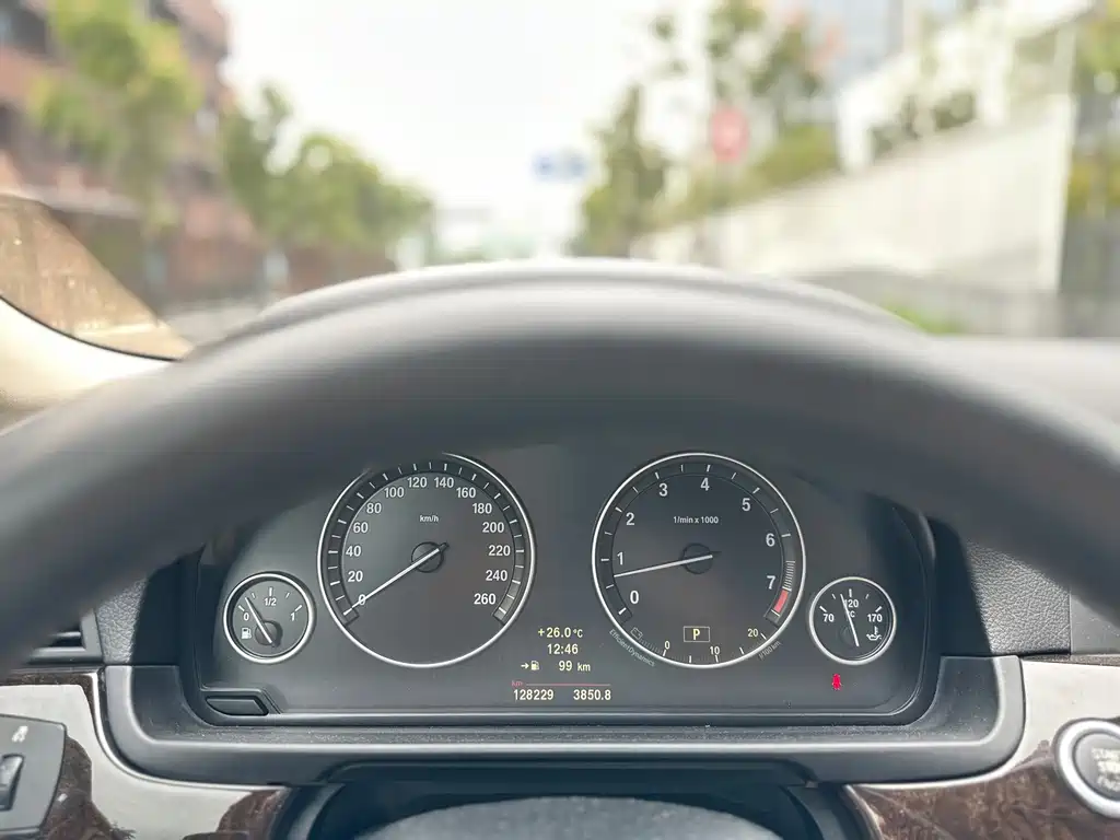 BMW 5 Series — миниатюра 24