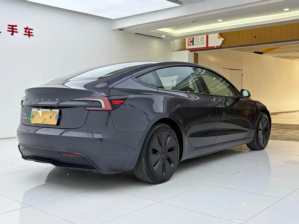 Tesla Model 3 — миниатюра 5