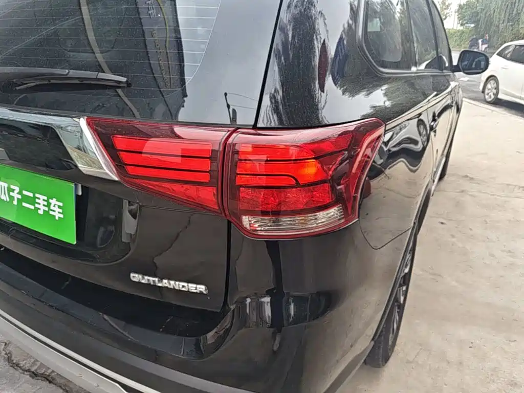 Mitsubishi Outlander — миниатюра 8