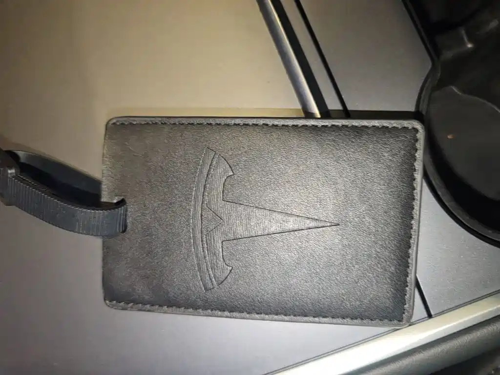 Tesla Model Y — миниатюра 9