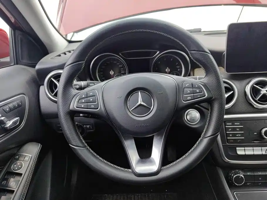Mercedes-Benz GLA — миниатюра 15