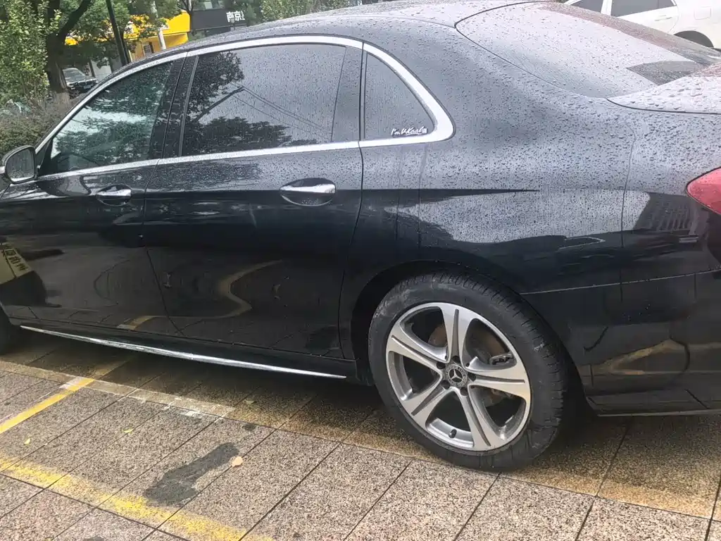 Mercedes-Benz E-Class — миниатюра 5