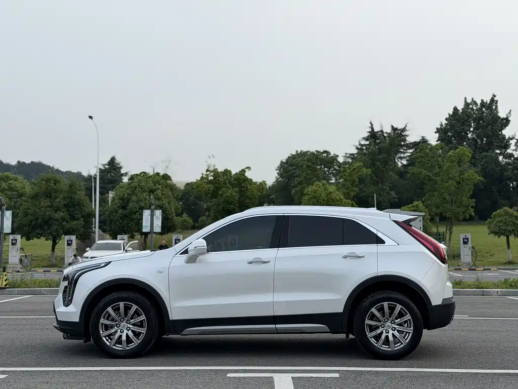 Cadillac XT4 2021 28T Lead