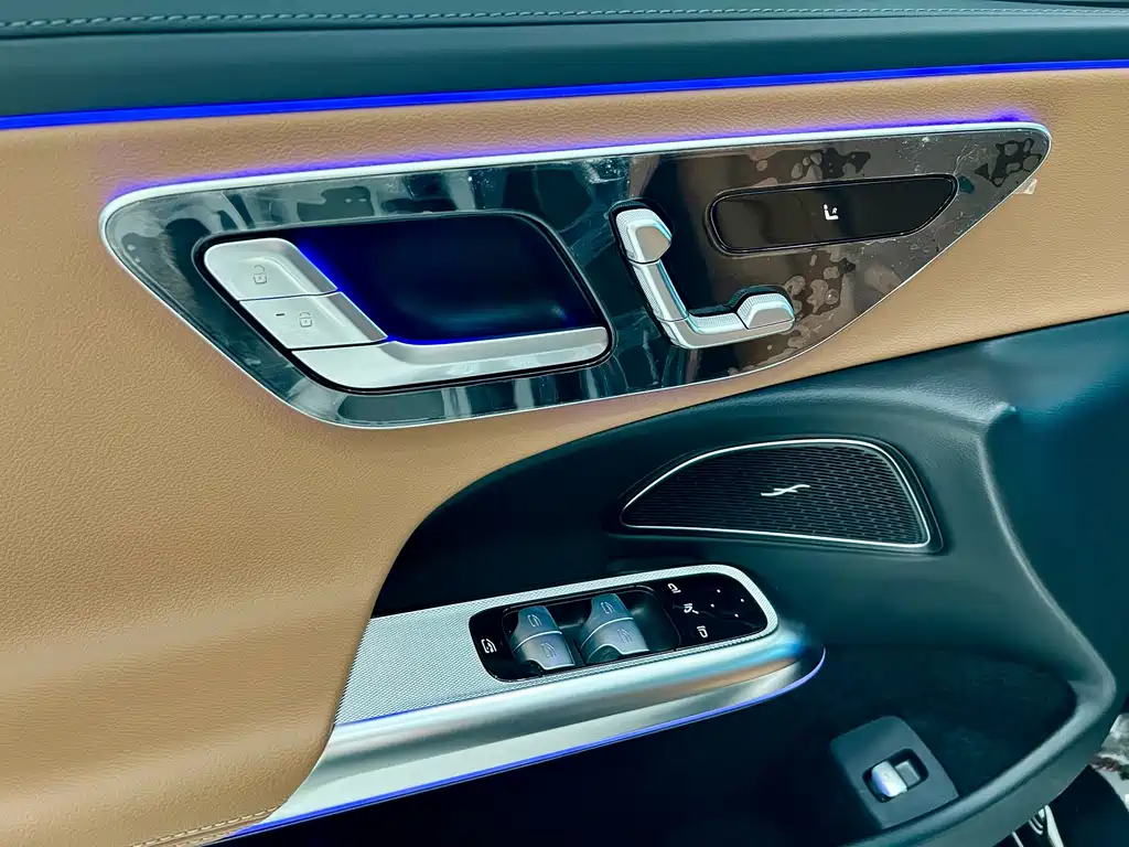 Mercedes-Benz E-Class — миниатюра 20
