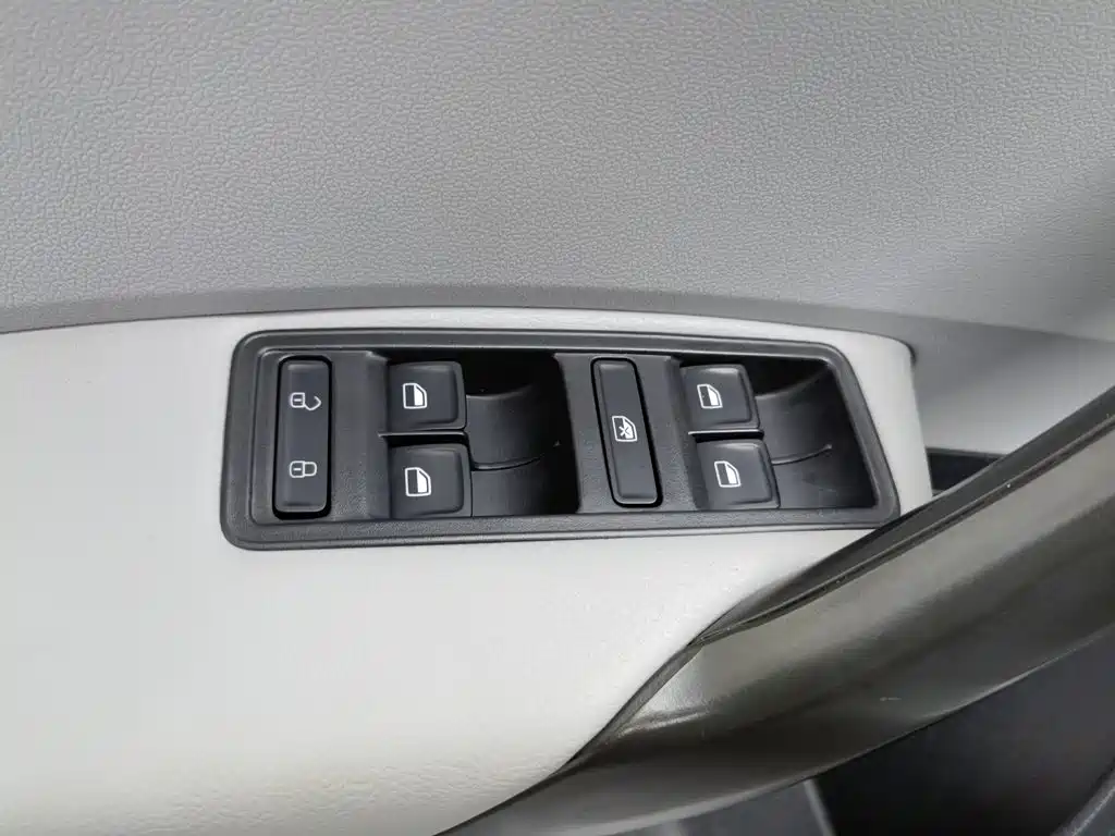 Skoda Rapid — миниатюра 9
