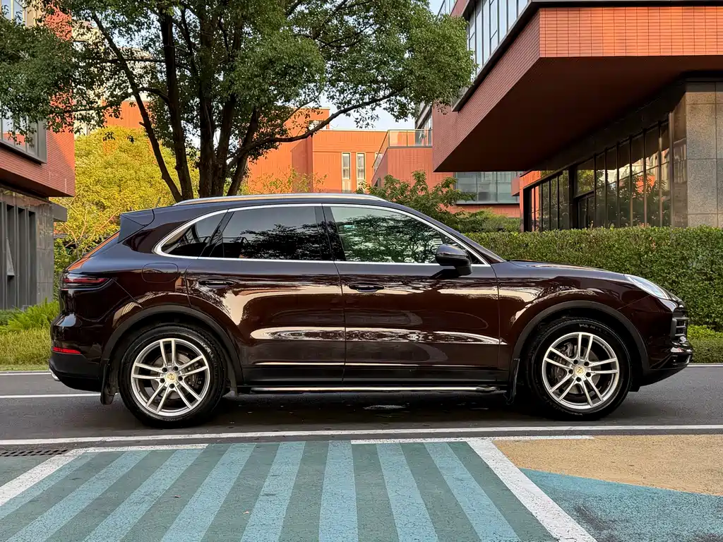 Porsche Cayenne — миниатюра 2