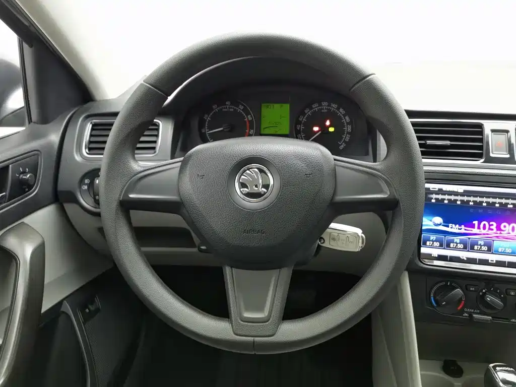 Skoda Rapid — миниатюра 11