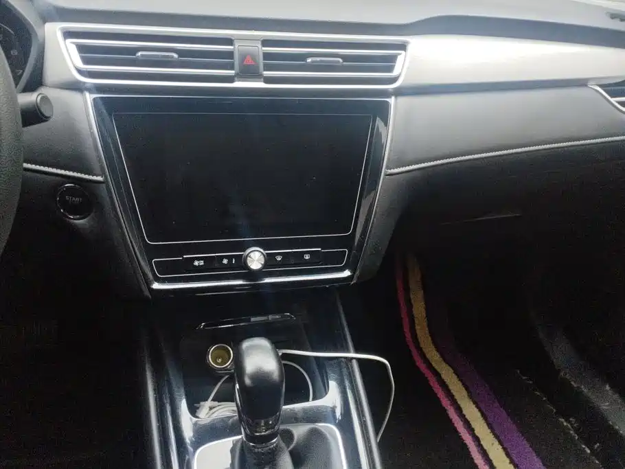 Roewe i5 — миниатюра 13