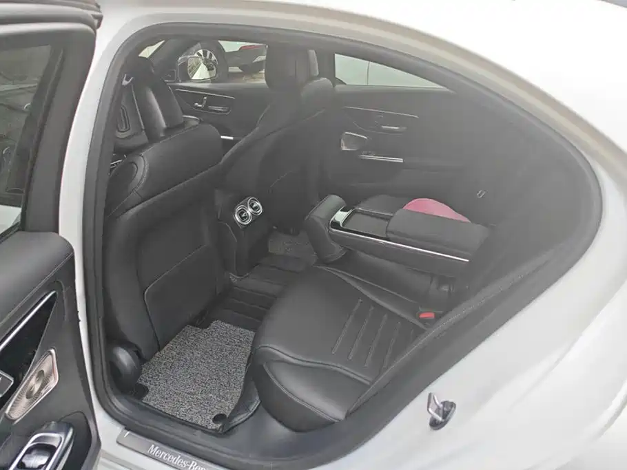 Mercedes-Benz C-Class — миниатюра 11