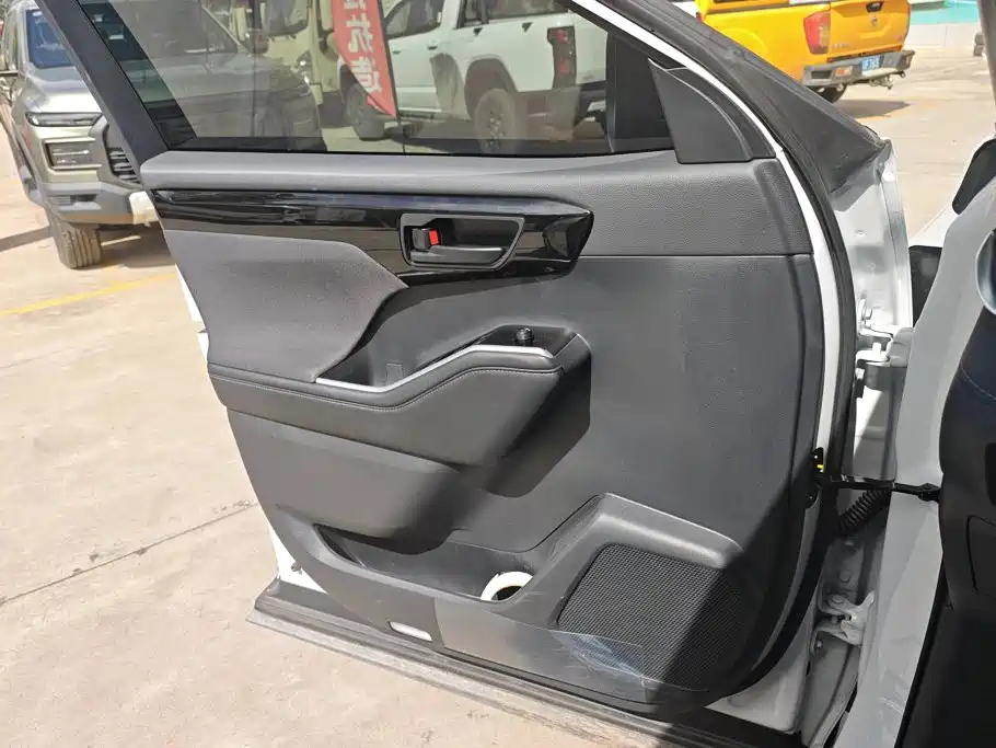 Toyota Highlander — миниатюра 7