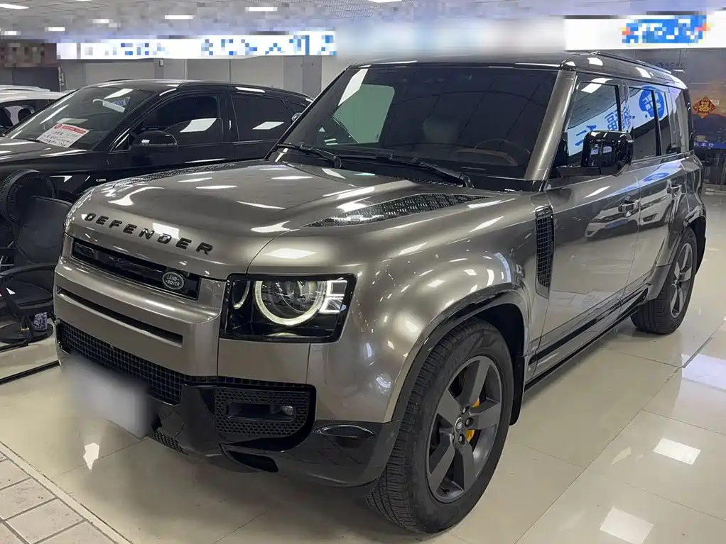 Land Rover Defender 2024