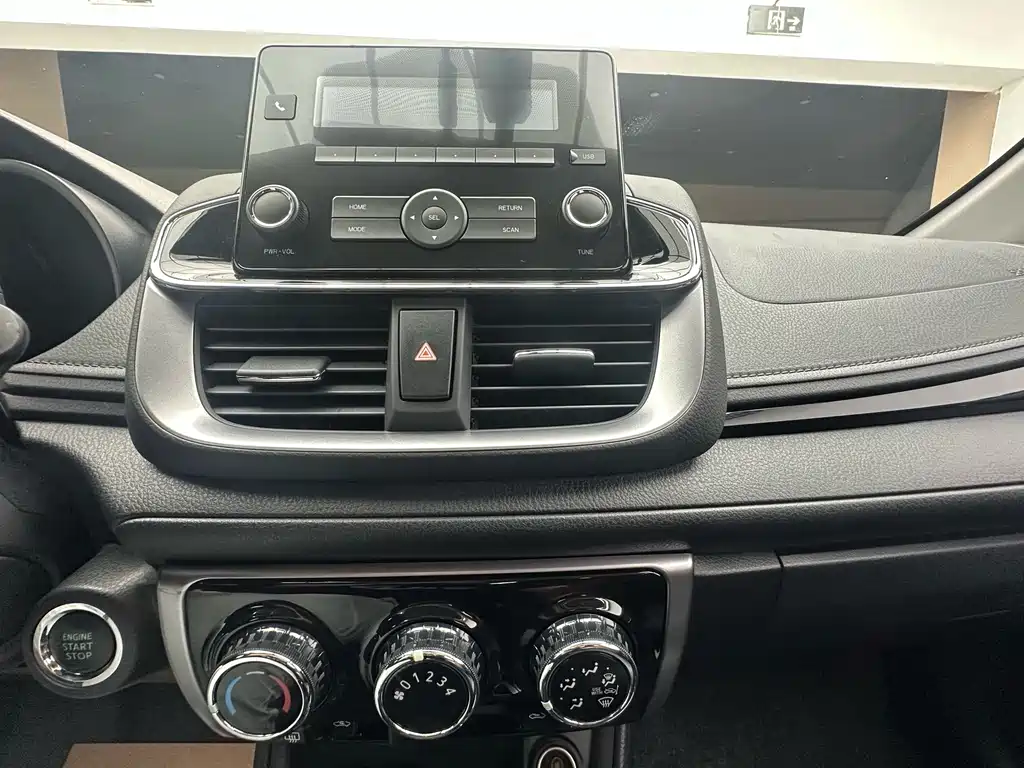 Toyota Yaris L — миниатюра 8