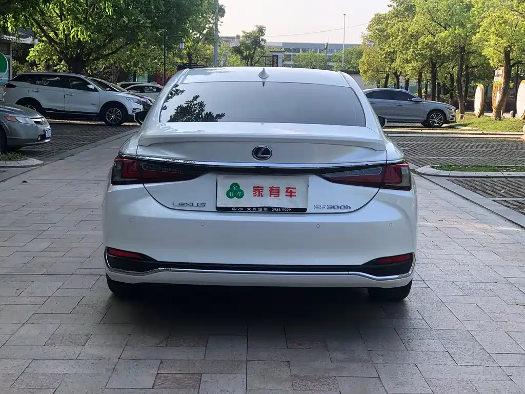 Lexus ES 2021 300h