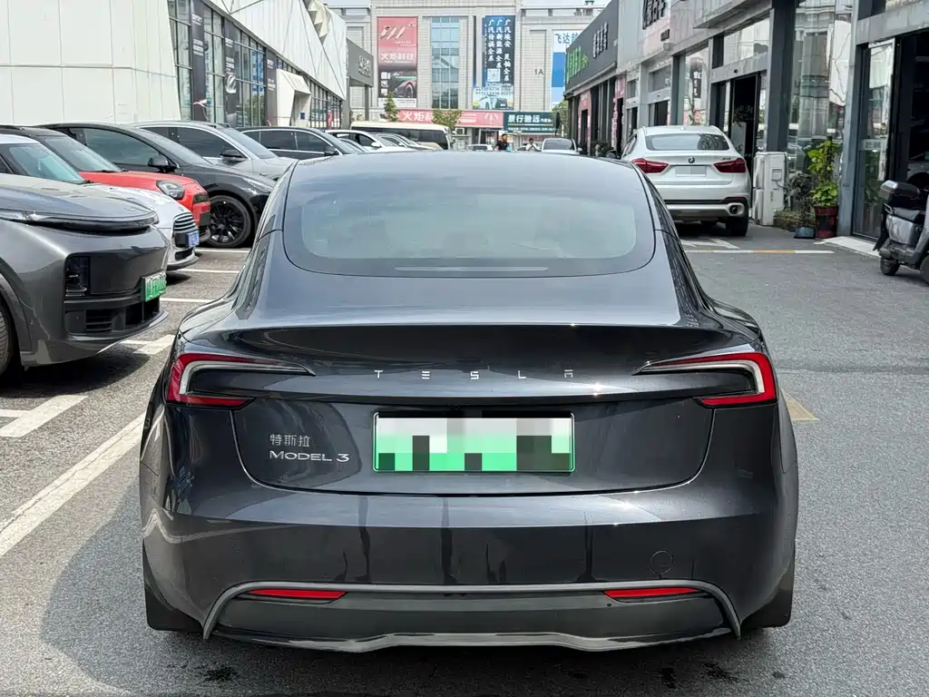 Tesla Model 3 — миниатюра 9