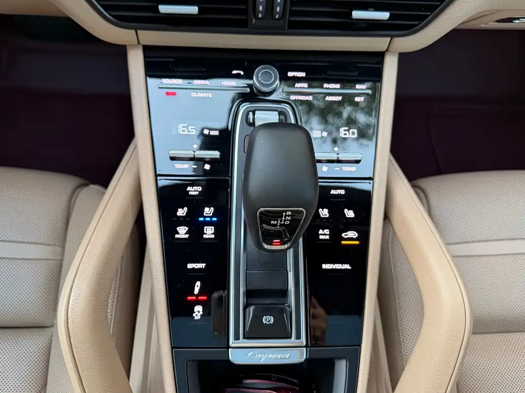 Porsche Cayenne — миниатюра 12