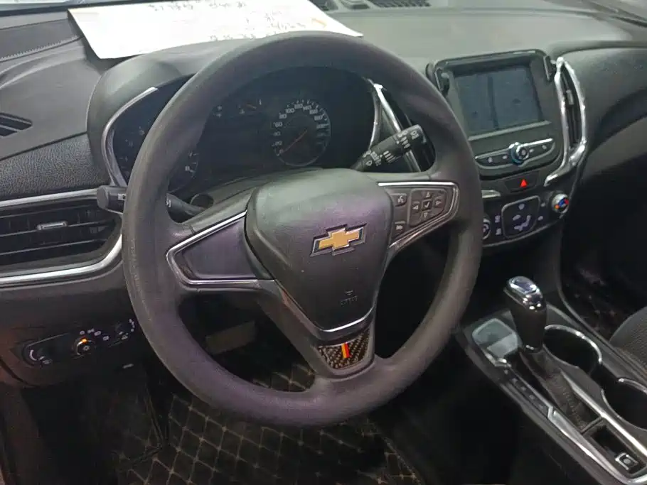 Chevrolet Equinox — миниатюра 15