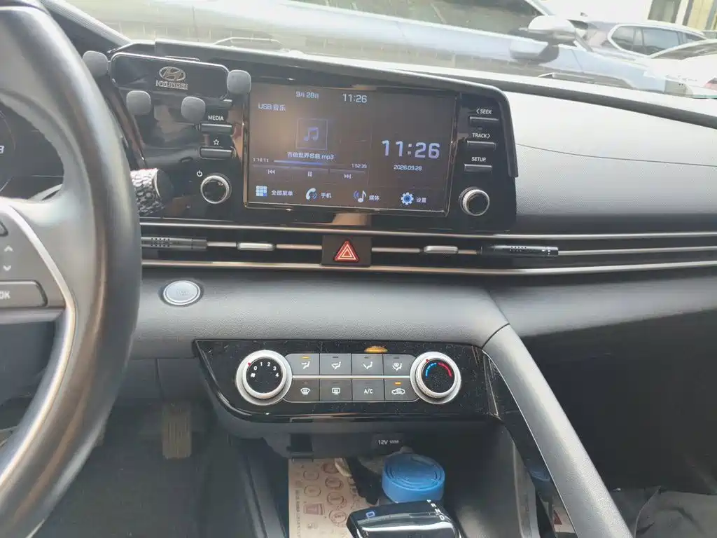 Hyundai Elantra — миниатюра 9