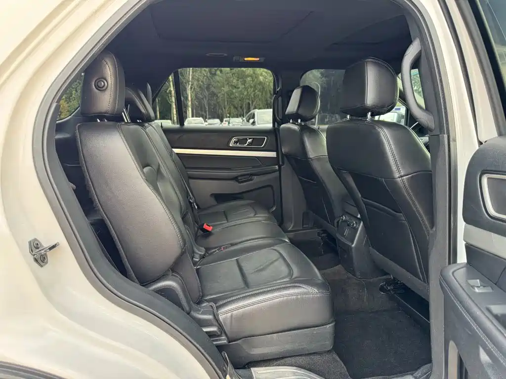 Ford Explorer (Import) — миниатюра 17