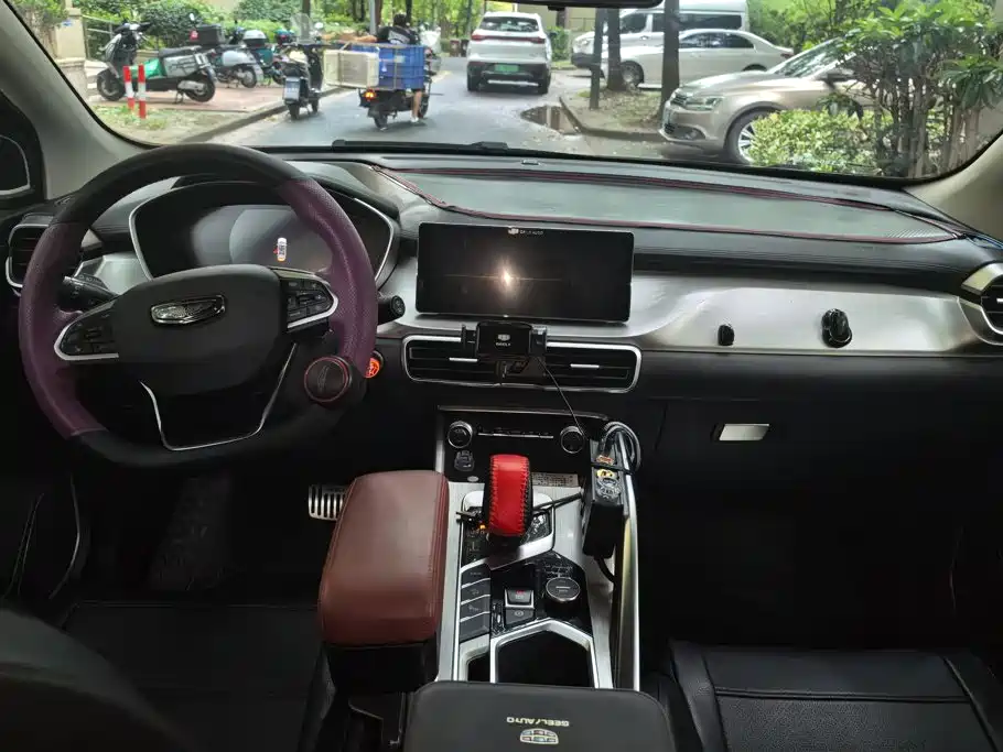 Geely Binyue NEV — миниатюра 12