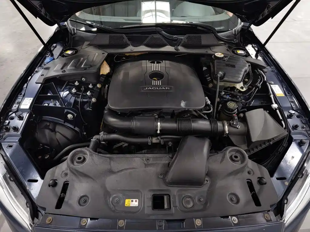 Jaguar XJ — миниатюра 6