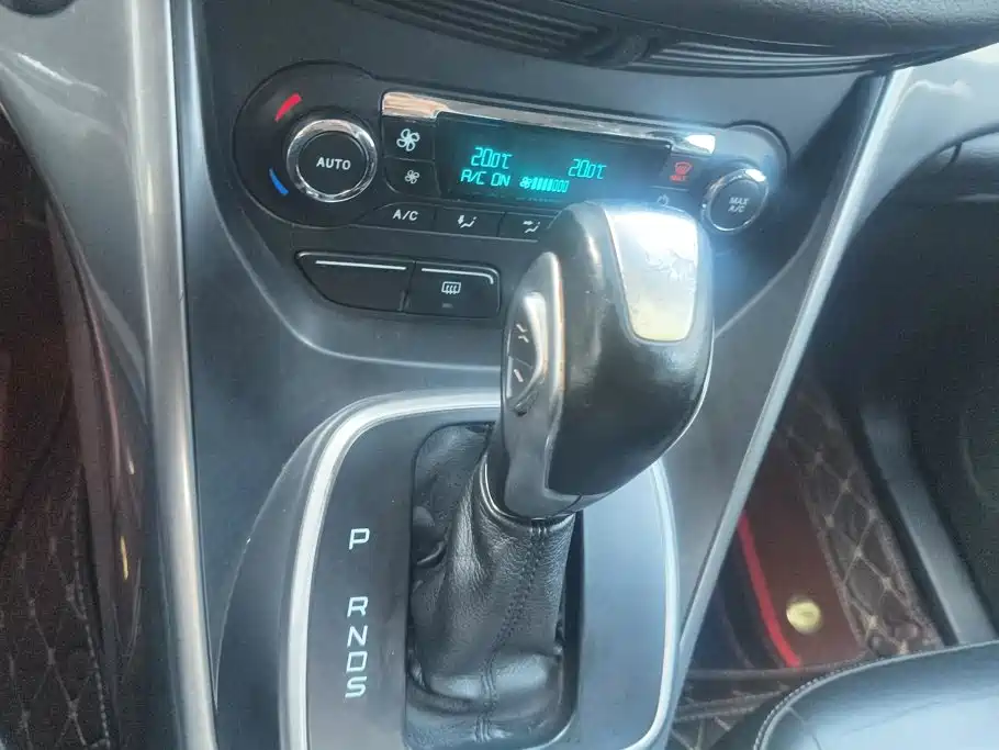 Ford Kuga — миниатюра 16