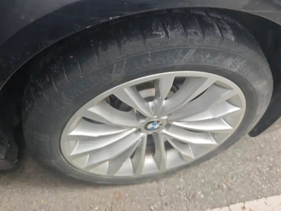 BMW 5 Series — миниатюра 6