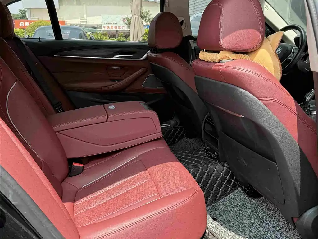 BMW 5 Series — миниатюра 11