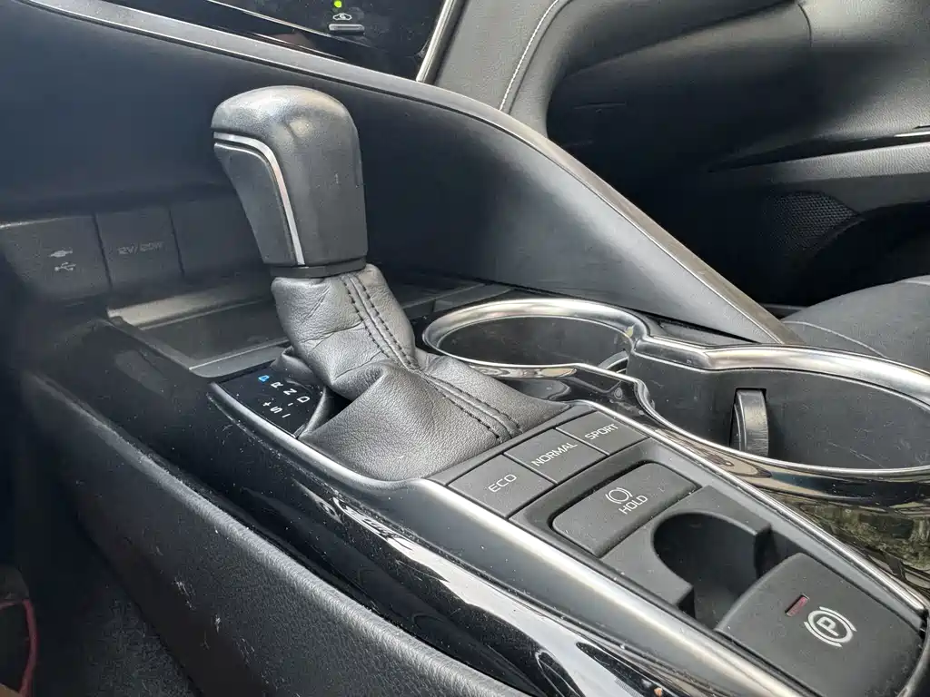 Toyota Camry — миниатюра 16