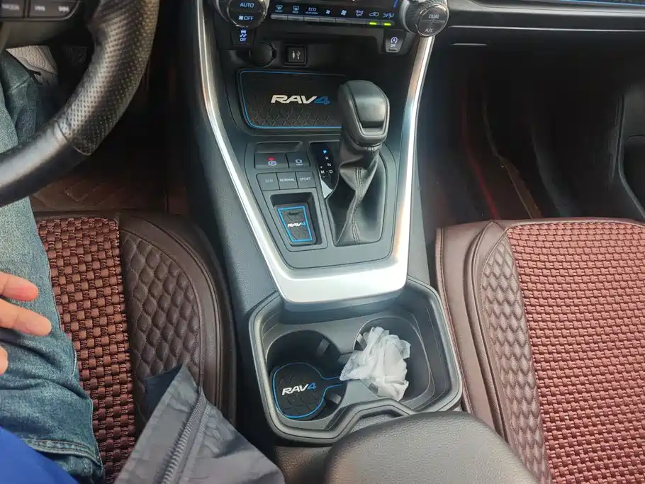 Toyota RAV4 — миниатюра 16
