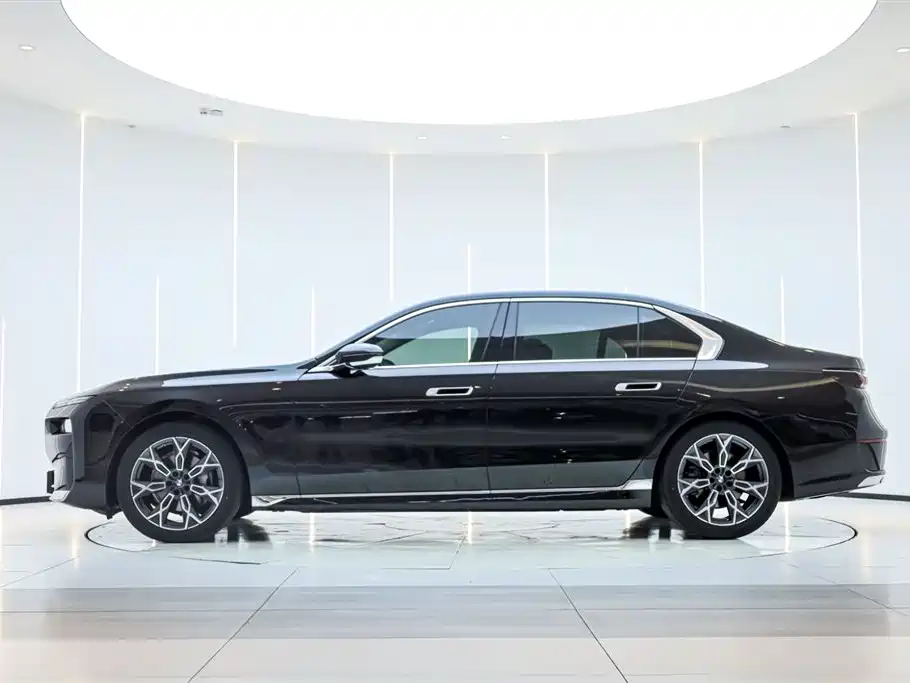 BMW 7 Series 7 2023 735Li Luxury