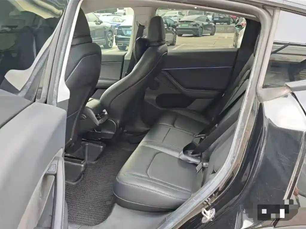 Tesla Model Y — миниатюра 4