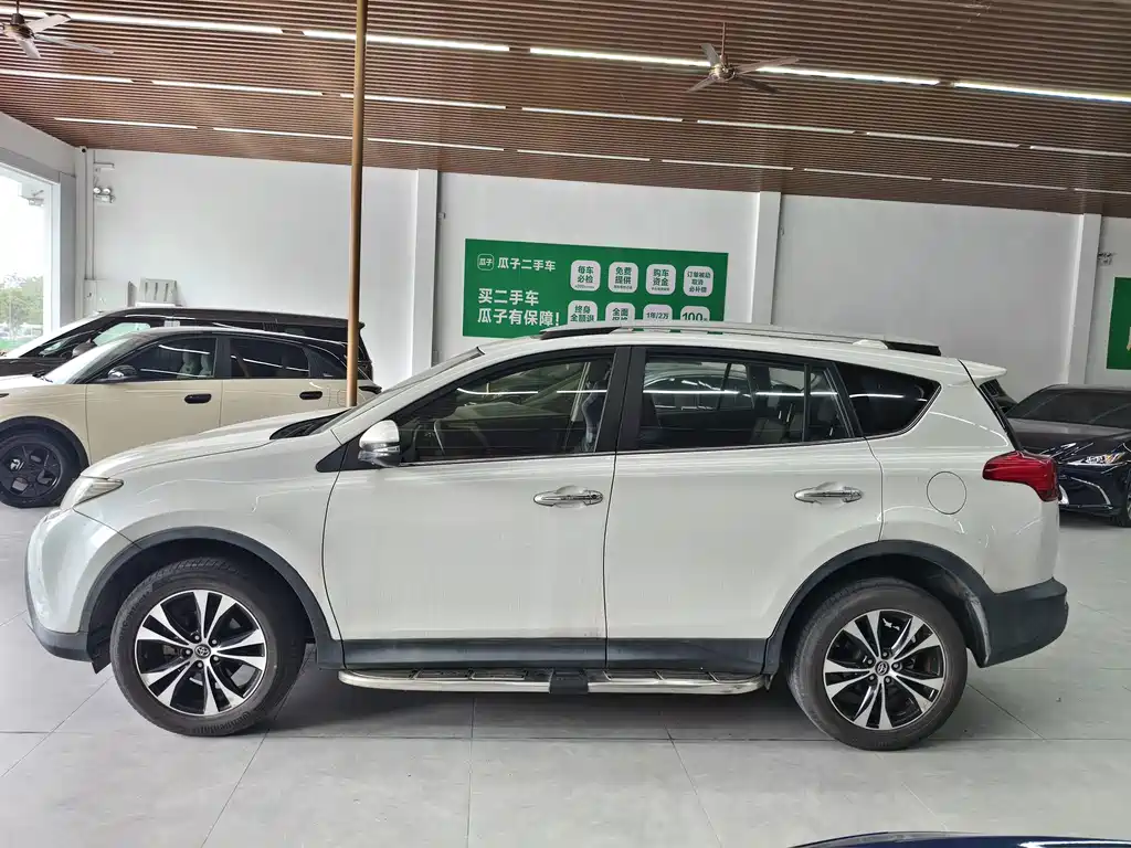 Toyota RAV4 — миниатюра 4