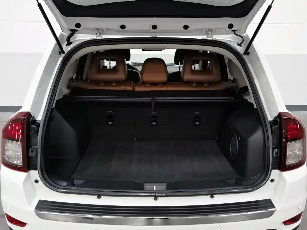 Jeep Compass (Import) — миниатюра 16