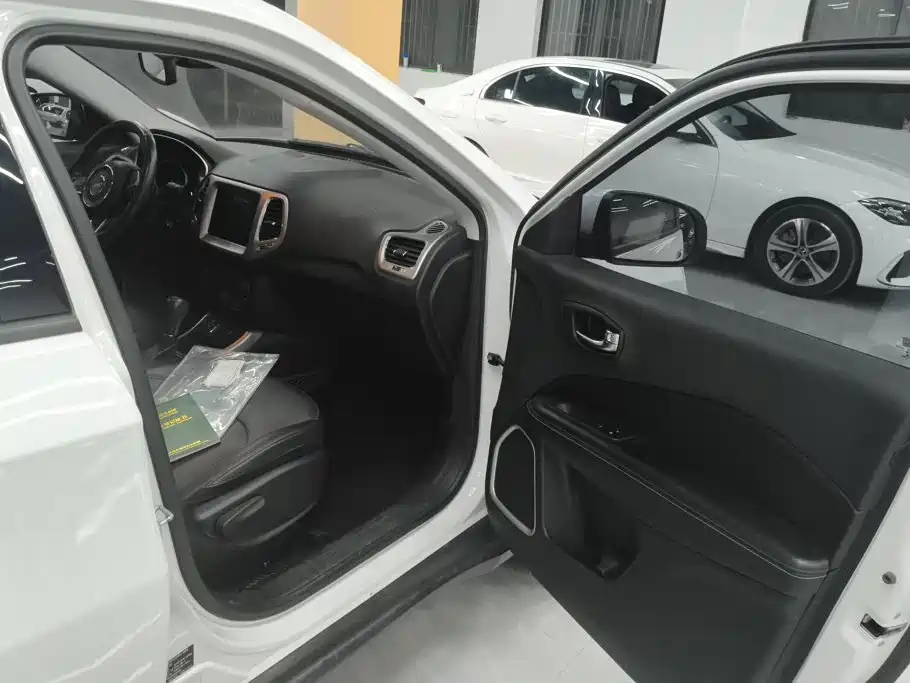 Jeep Compass — миниатюра 8