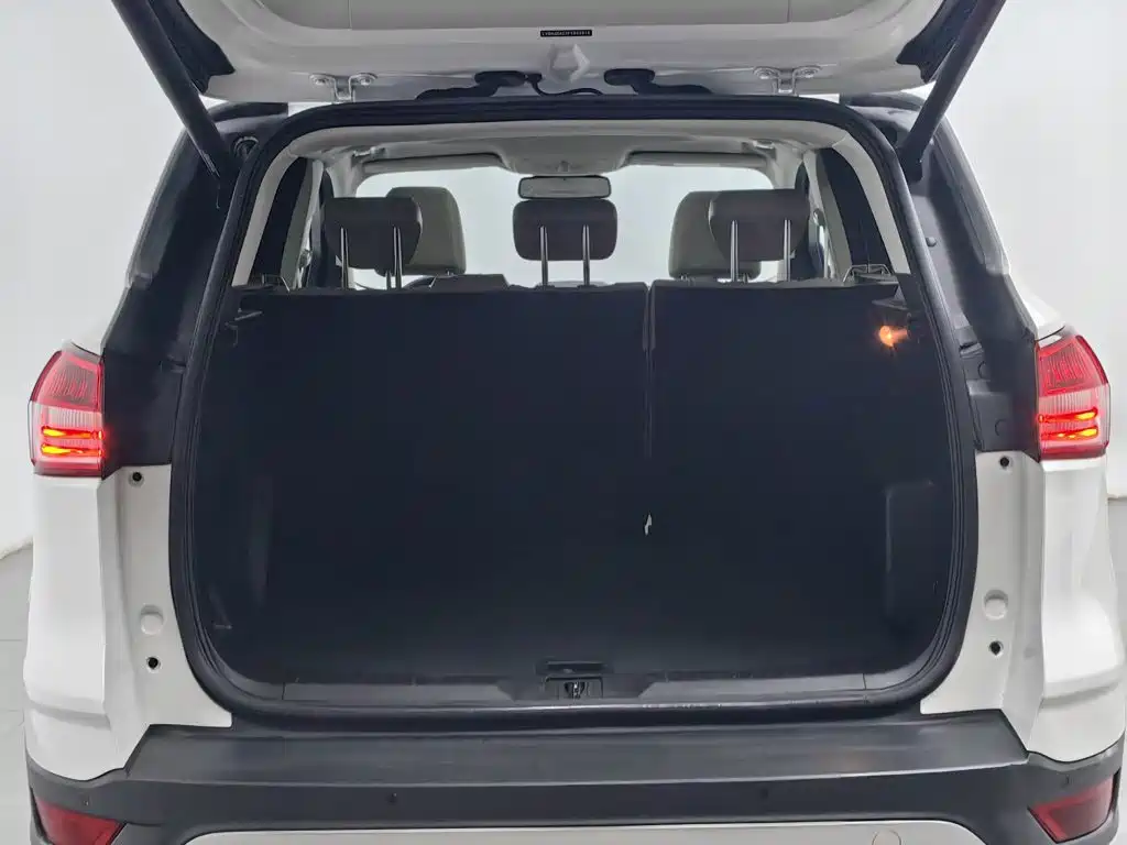 Ford Kuga — миниатюра 16
