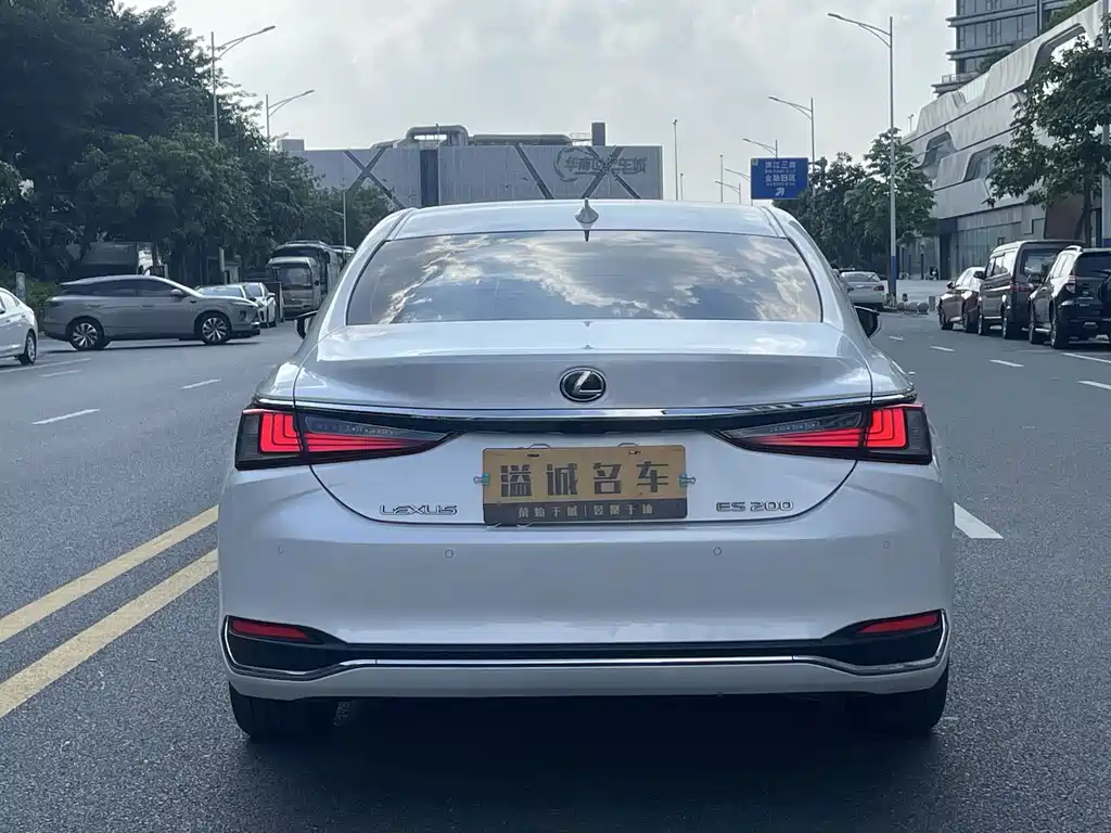 Lexus ES — миниатюра 10