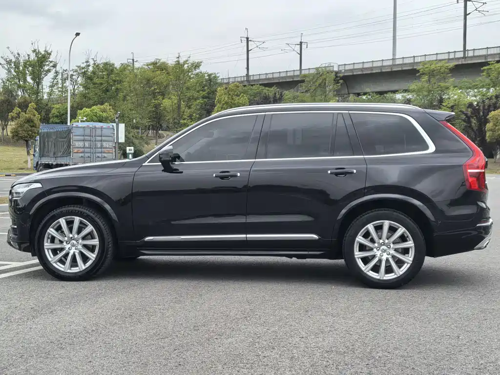 Volvo XC90 2015 T6 7 мест